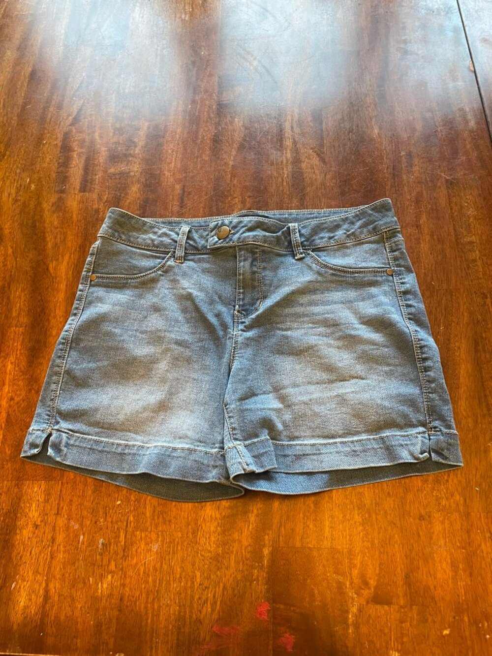 d.jeans Medium Wash Cuffed Denim Shorts Angled Pocket Sz 10